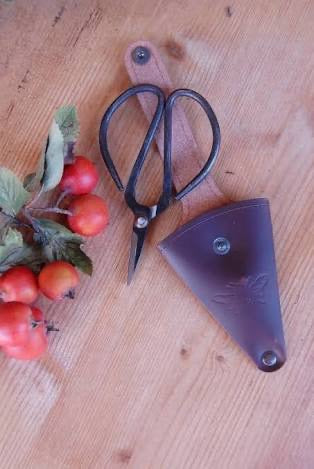 Scissors in Leather Pouch