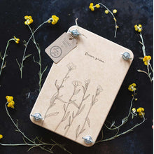 Load image into Gallery viewer, Flower Press ‘Billy Button’